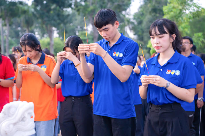 Chiến sĩ Mùa hè xanh 13WIN13 vun đắp lòng biết ơn, gìn giữ truyền thống dân tộc hướng về Ngày Thương binh - Liệt sĩ 115