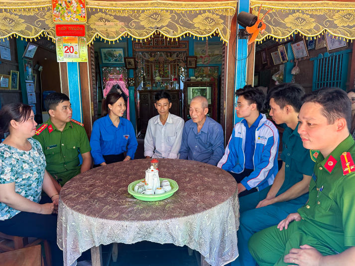 Chiến sĩ Mùa hè xanh 13WIN13 vun đắp lòng biết ơn, gìn giữ truyền thống dân tộc hướng về Ngày Thương binh - Liệt sĩ 90