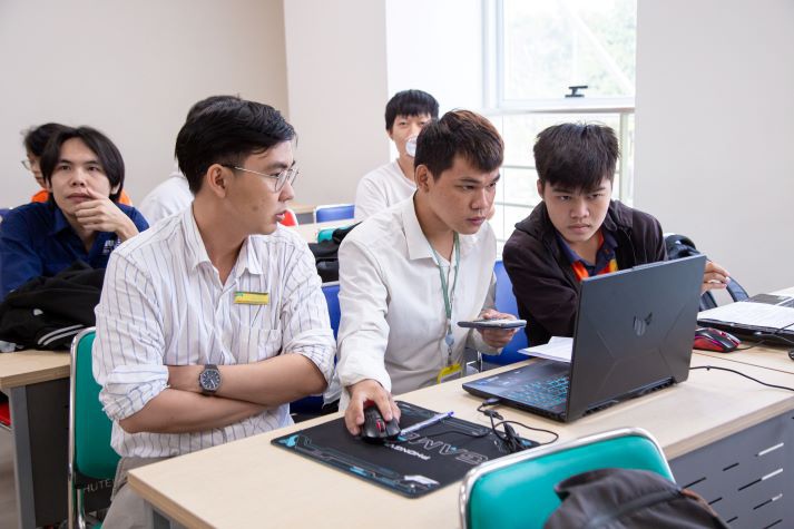 13Win 21 link không chặn Viện Kỹ thuật 13WIN13 tranh tài tại Cuộc thi Olympic Cơ học 64