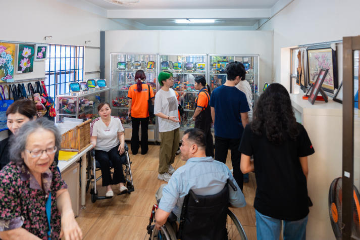 Exploring to empathize: 13WIN13 and SP students engage with communities through LeX 2025 132