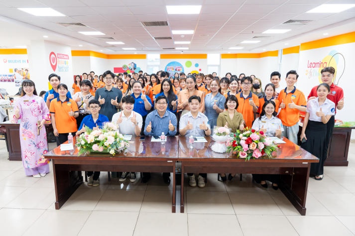 13Win 21 link không chặn Khoa Tài chính - Thương mại gói yêu thương, gửi ấm áp trong những món quà Tết ý nghĩa 8