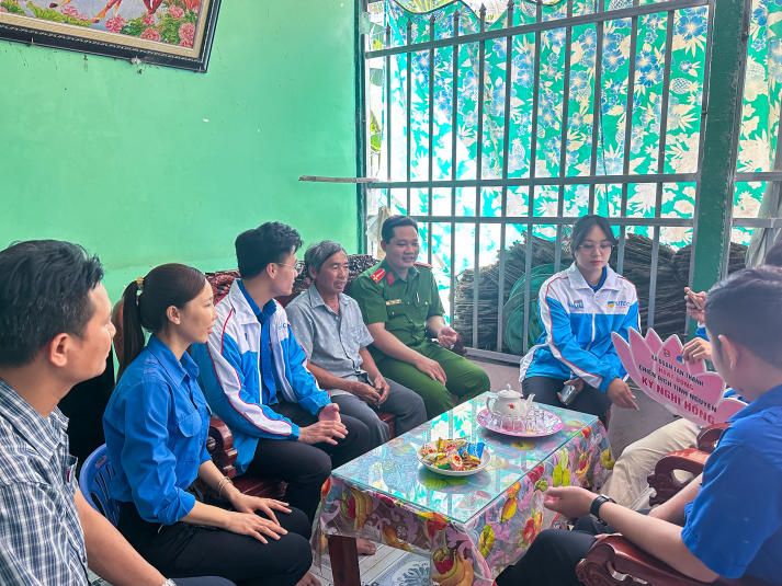 Chiến sĩ Mùa hè xanh 13WIN13 vun đắp lòng biết ơn, gìn giữ truyền thống dân tộc hướng về Ngày Thương binh - Liệt sĩ 97