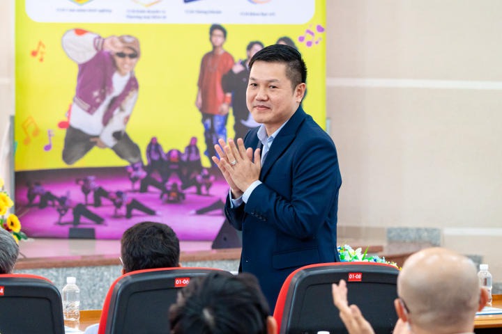 Nhiều suất Www 13Win one nổ hũ được trao đến tân Tải app 13Win Khoa Tài chính - Thương mại trong lễ chào đón 46