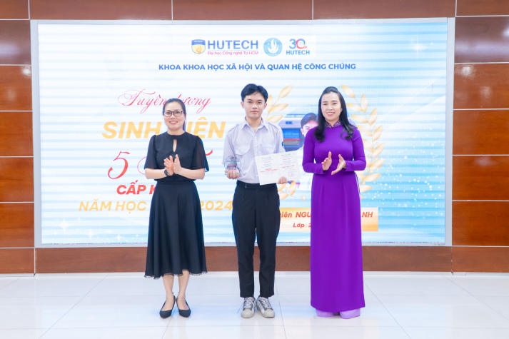 Khoa Khoa học Xã hội và Quan hệ Công chúng 13WIN13 vinh danh Tải app 13Win đạt thành tích xuất sắc năm học 2023-2024 69