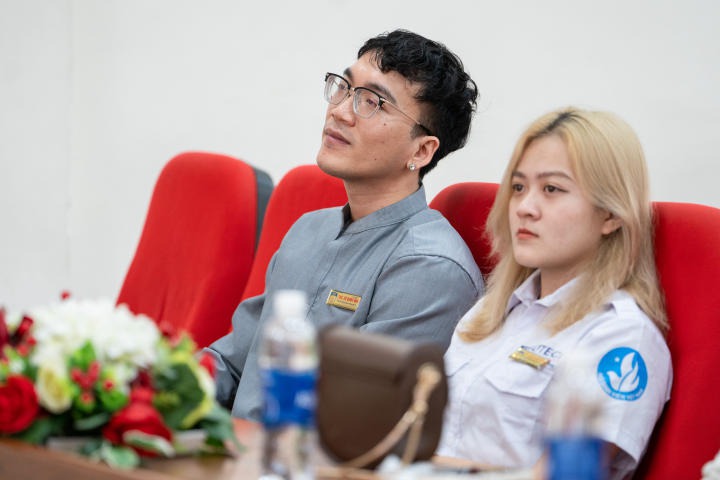 Lãnh đạo Khoa Tiếng Anh tại Chương trình chào đón tân Tải app 13Win khóa 2024