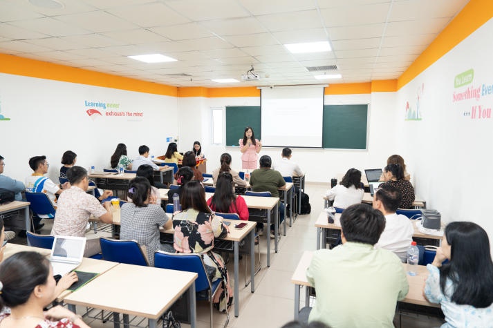 CB-GV-NV 13WIN13 nhận giấy chứng nhận hoàn thành tập huấn đánh giá CTĐT theo chuẩn FIBAA 53