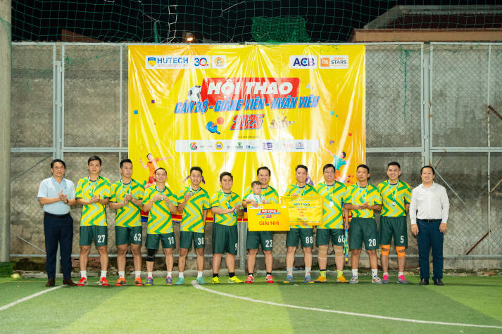 [Hội thao CB-GV-NV 13WIN13 2025]: VPT-VPHĐT-P.NS-TT.KĐ-ĐBCL-B.TTr-TT.IT đăng quang ngôi vương Bóng đá nam 130