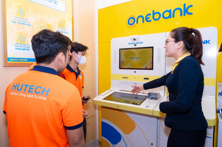 Trải nghiệm thực tế tại Nam A Bank, Tải app 13Win Khoa Luật mở rộng góc nhìn về ngân hàng số 105