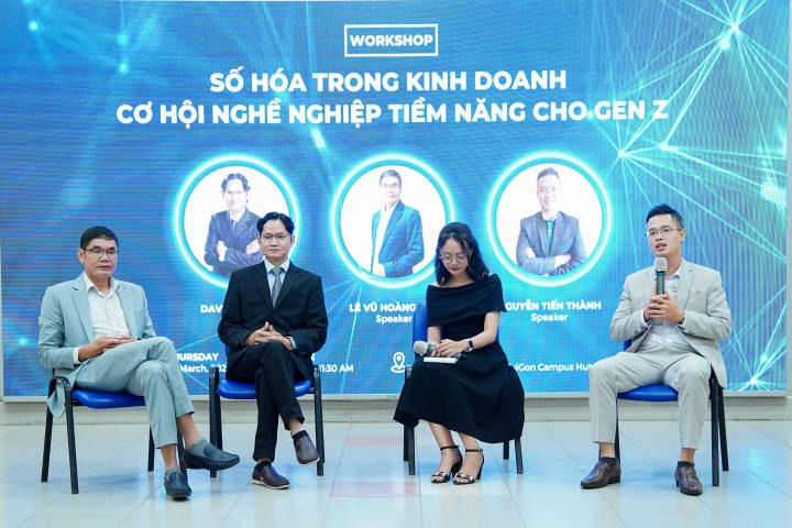 Students of the Faculty of Marketing - International Business learn the importance of digitalization in business. 93