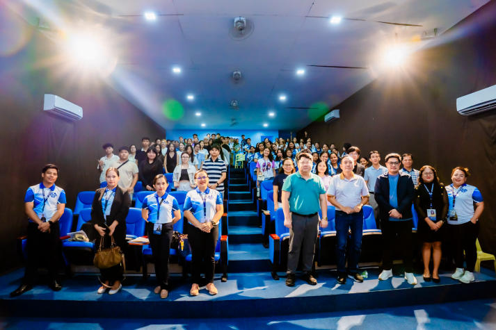 13WIN13 Marketing and International Business students explore culture and knowledge in the Philippines 49