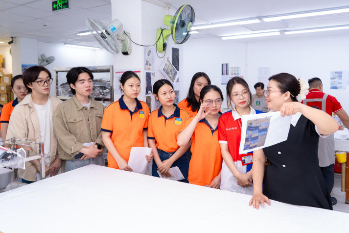 “Zoom cận cảnh” văn hóa Nhật: 13Win 21 link không chặn Khoa Nhật Bản học khám phá thế giới Kimono tại Nihonwasou 17