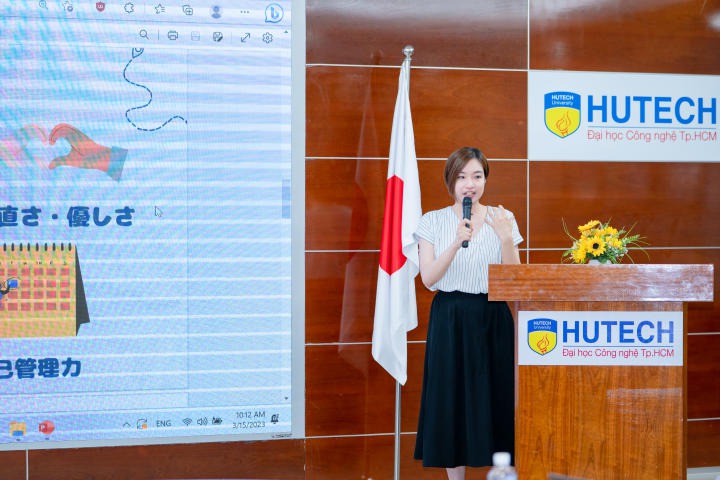 Ritsumeikan University (APU) students report their internship results at 13WIN13 89