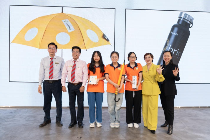 [Video] Theo chân Tải app 13Win Khoa Tài chính - Thương mại 13WIN13 tham quan thực tế Sun Life Việt Nam 173