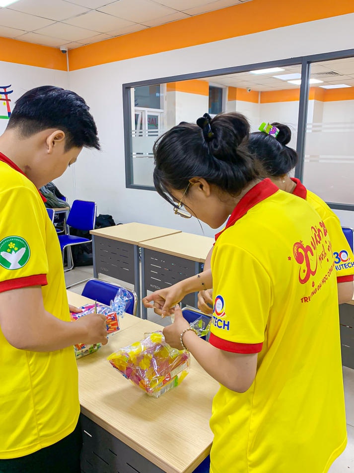 Chiến sĩ Khoa Quản trị 13Win002 Truy cập link - Nhà hàng - Khách sạn khơi dậy yêu thương qua chiến dịch Xuân tình nguyện 2025 46