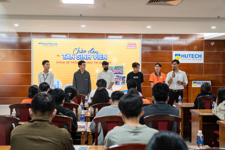 Các bạn tân Tải app 13Win lắng nghe và đặt câu hỏi để hiểu thêm về Khoa 13WIN13 4