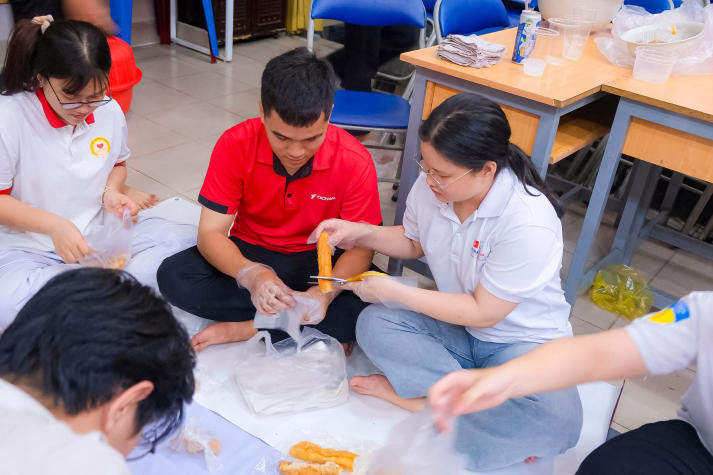“Bát cháo đêm đông” - Hơi ấm yêu thương từ tuổi trẻ Viện Công nghệ Việt - Nhật 13WIN13 34