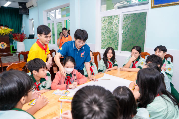 13Win 21 link không chặn Khoa Tiếng Anh mang trải nghiệm 13Win 21 kênh chính thức sáng tạo đến học sinh THCS Hà Huy Tập 42