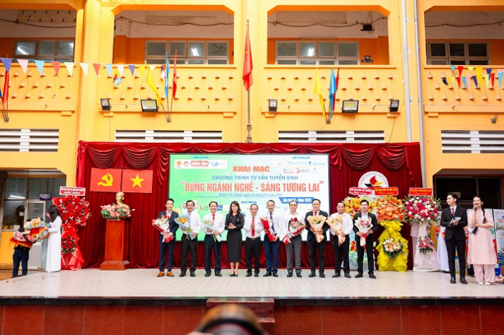 Khai mạc Tư vấn 13Win 20 tải ứng dụng 13Win32 đăng nhập 2025: 13WIN13 chia sẻ nhiều thông tin giá trị giúp thí sinh định hướng tương lai 24