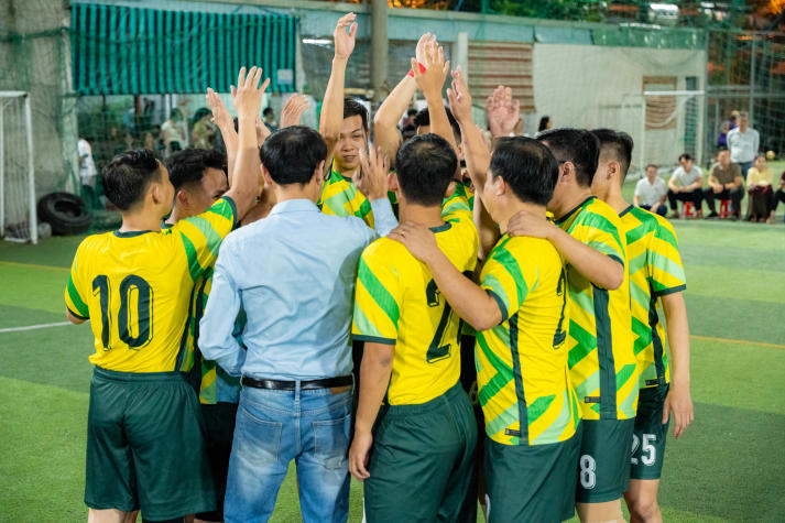 [Hội thao CB-GV-NV 13WIN13 2025]: VPT-VPHĐT-P.NS-TT.KĐ-ĐBCL-B.TTr-TT.IT đăng quang ngôi vương Bóng đá nam 32