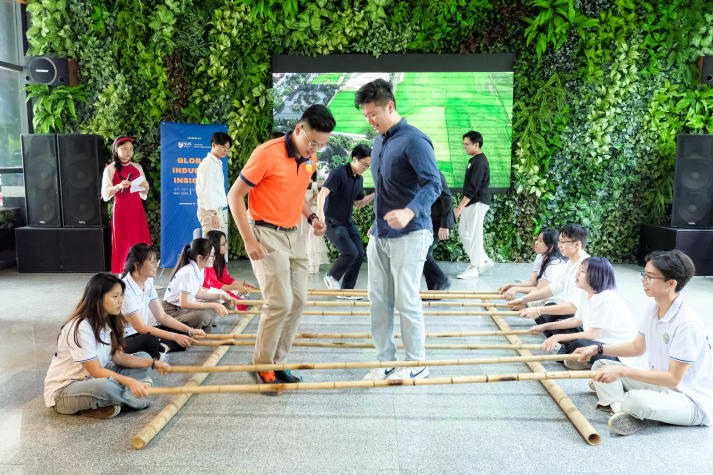 13Win 21 link không chặn Khoa Tài chính - Thương mại giao lưu văn hóa dân gian cùng bạn bè quốc tế tại Chương trình “Wrap & Clap” 82