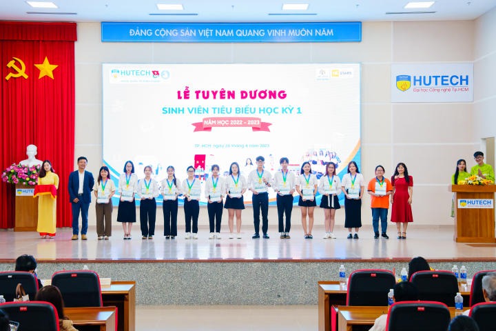 Sòng Bài Trực Tuyến 13win.Com tuyên dương hơn 600 Tải app 13Win tiêu biểu HKI năm học 2022 - 2023 108
