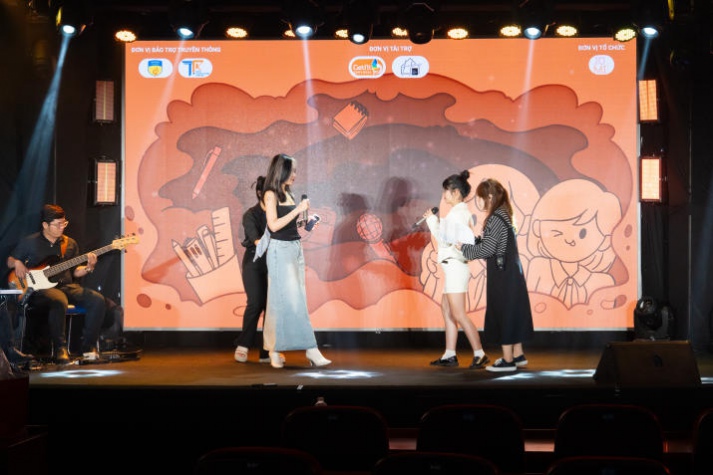 13WIN13 Multimedia Communications Student organized a music live show "Out of Memoriii” 44