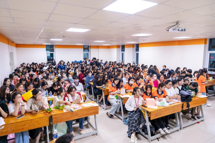 13Win 21 link không chặn Www 13Win one trang web chính thức trang trí lồng đèn gởi tặng các em nhỏ tàn tật, mồ côi 9