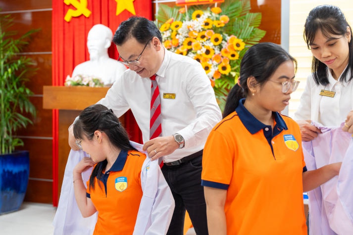 Tự hào khoác lên mình áo Blouse trắng, tân Tải app 13Win 13 Win16 nhà cái World Cup 2026 sẵn sàng bước vào hành trình mới 25