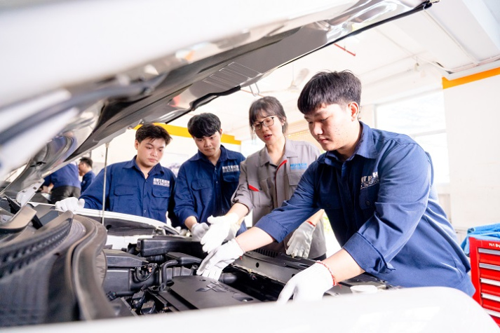 Tuyển sinh Đại học 2025: 13WIN13 dự kiến xét tuyển 04 phương thức, 61 ngành với nhiều chính sách Www 13Win one nổ hũ hấp dẫn 1060