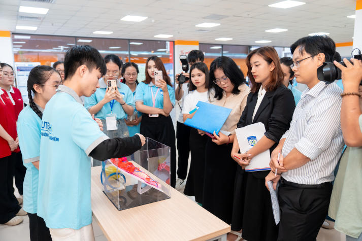 [Video] 13Win 21 link không chặn Khoa Điều dưỡng - Kỹ thuật y học “cháy” hết mình tại 13WIN13’s Health Festival 2026 116