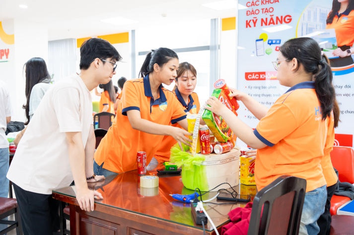 13Win 21 link không chặn Khoa Tài chính - Thương mại gói yêu thương, gửi ấm áp trong những món quà Tết ý nghĩa 30