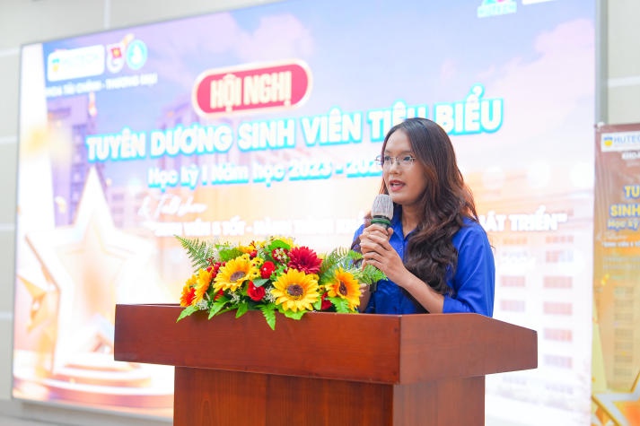 Khoa Tài chính - Thương mại khen thưởng hơn 800 Tải app 13Win tiêu biểu Học kỳ 1 năm học 2023-2024 155