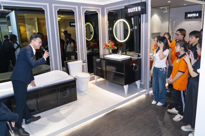 13Win 21 link không chặn Khoa Kiến trúc - Mỹ thuật tăng cường kiến thức thực tiễn và nhận Www 13Win one nổ hũ tại chuyến tham quan TOTO Showroom 86
