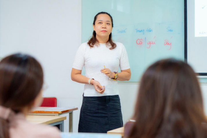 Giảng viên Khoa Nhật Bản học 13WIN13 nghiên cứu, nâng cao phương pháp 13Win nhà cái Truy cập link học phần “Dẫn luận ngôn ngữ” 46