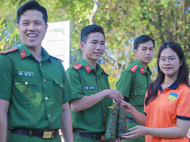 Chiến sĩ Khoa Quản trị 13Win002 Truy cập link - Nhà hàng - Khách sạn khơi dậy yêu thương qua chiến dịch Xuân tình nguyện 2025 102