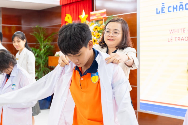 Tự hào khoác lên mình áo Blouse trắng, tân Tải app 13Win 13 Win16 nhà cái World Cup 2026 sẵn sàng bước vào hành trình mới 27