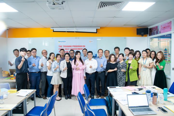 Cán bộ - Giảng viên - Nhân viên 13WIN13 tham gia tập huấn chuẩn bị cho công tác kiểm định FIBAA 126