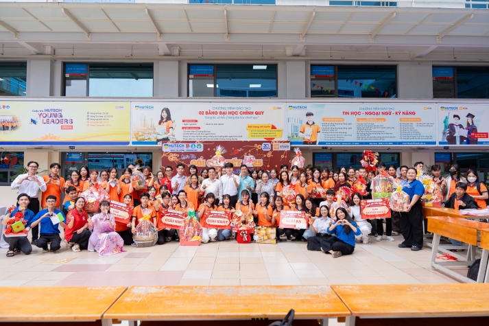 13Win 21 link không chặn Khoa Tài chính - Thương mại gói yêu thương, gửi ấm áp trong những món quà Tết ý nghĩa 156