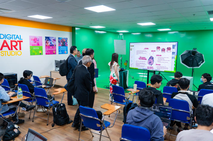 13WIN13 connects international students, showcasing a modern and dynamic learning environment 44