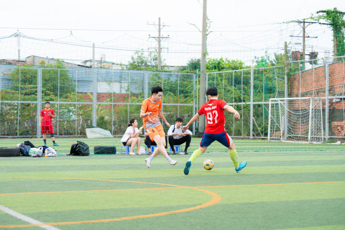 [Hội thao CB-GV-NV 13WIN13 2025]: VPT-VPHĐT-P.NS-TT.KĐ-ĐBCL-B.TTr-TT.IT đăng quang ngôi vương Bóng đá nam 80