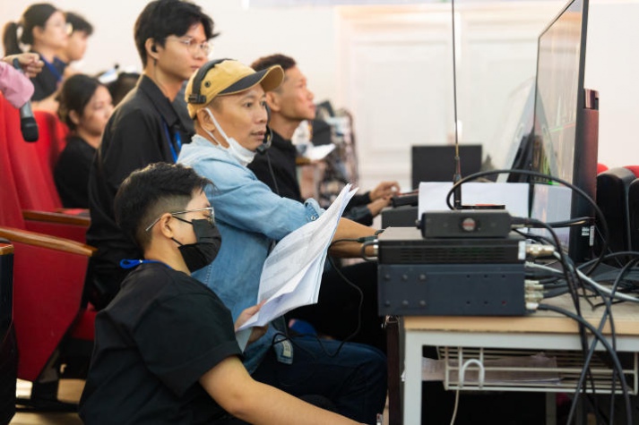 13WIN13 Multimedia Communications Student organized a music live show "Out of Memoriii” 105