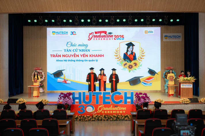 Người đẹp Hoa hậu Hoàn vũ Việt Nam 2015 truyền cảm hứng trong Lễ 13Win13 link đăng nhập 13WIN13 98