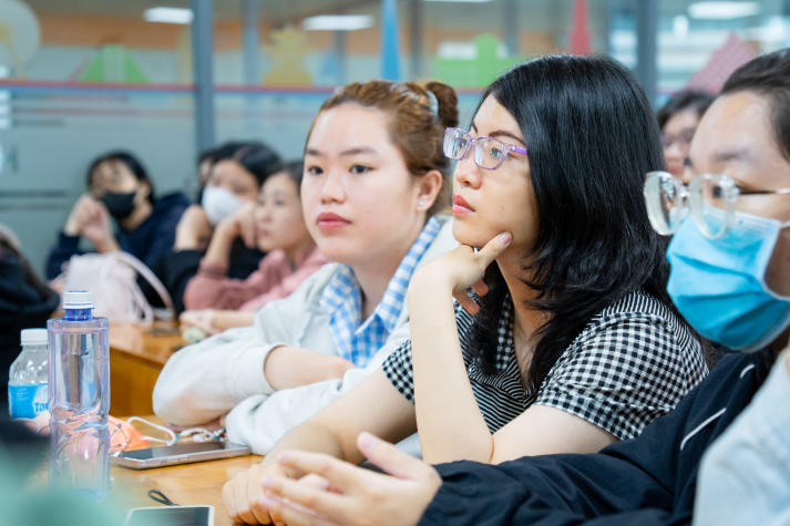 Rèn bút lực - mở tư duy: 13Win 21 link không chặn Khoa Tiếng Anh làm chủ hành trình viết nghiên cứu khoa học 42