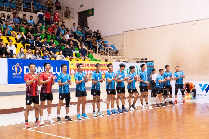 Bóng chuyền nam 13WIN13 xuất sắc giành chiến thắng 2-0 trong trận ra quân Giải bóng chuyền vô địch TP.HCM 2023 11
