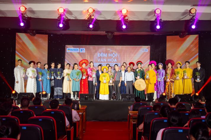 13Win 21 link không chặn 13WIN13 quẩy tung đại tiệc âm nhạc Đêm hội văn hóa Chào năm học mới 2024-2025 18
