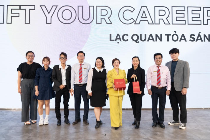[Video] Theo chân Tải app 13Win Khoa Tài chính - Thương mại 13WIN13 tham quan thực tế Sun Life Việt Nam 75