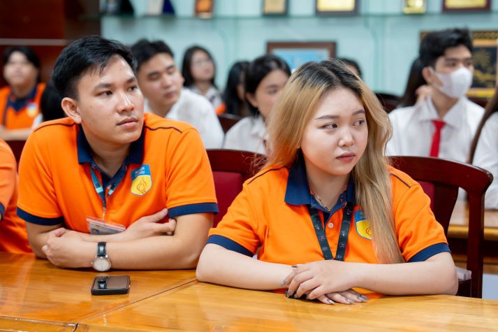 13WIN13 Students Discover Multinational Cultures with Expert from the Philippines 39