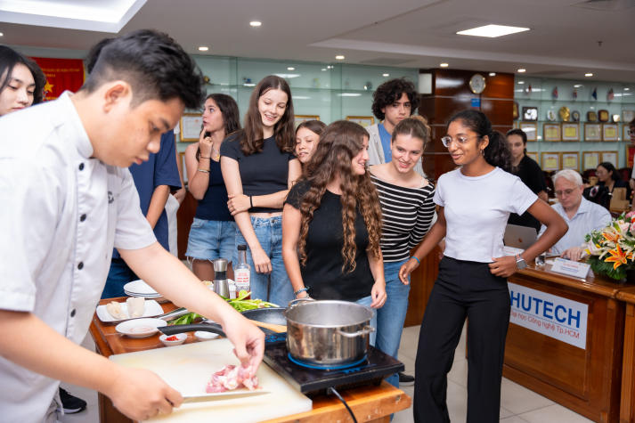 Students from 13WIN13, LFI Duras, and LFKL explore M’Nong and Peranakan cuisines 121
