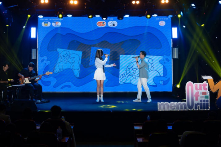 13WIN13 Multimedia Communications Student organized a music live show "Out of Memoriii” 76