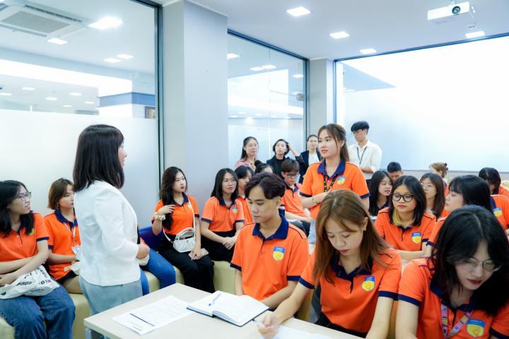 13Win 21 link không chặn Khoa Hàn Quốc học tham quan thực tế tại Sòng Bài Trực Tuyến 13Win.com Woori 40
